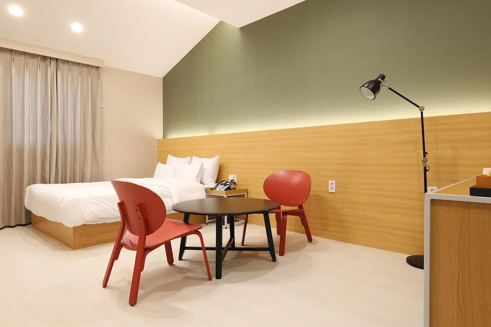 Calm Rest Hotel Gimhae