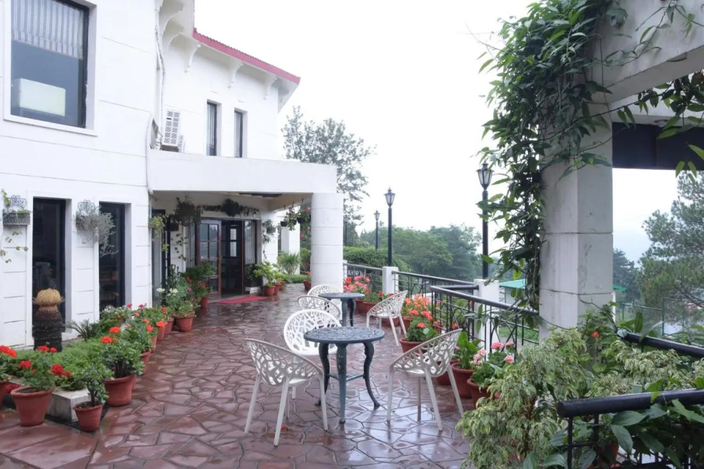8fold-Pinecrest By LaRiSa, Bhimtal