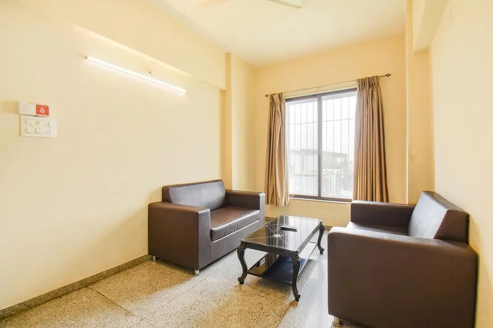 Meera Mansion by OYO Rooms