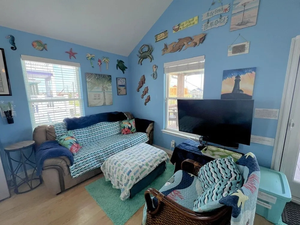 Blue Beacon 2 Bedroom Home by Redawning