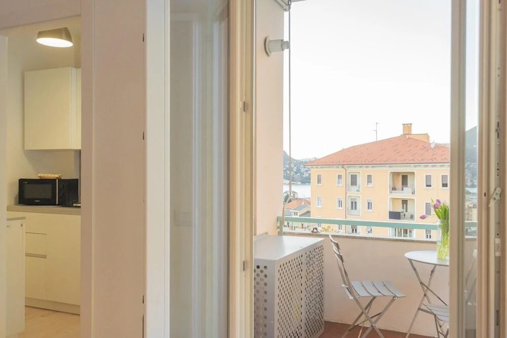 Via Crispi in Como With 1 Bedrooms and 1 Bathrooms