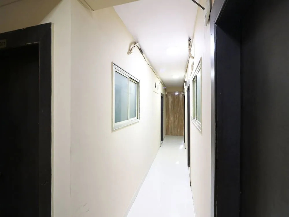 OYO 8219 Hotel Manan