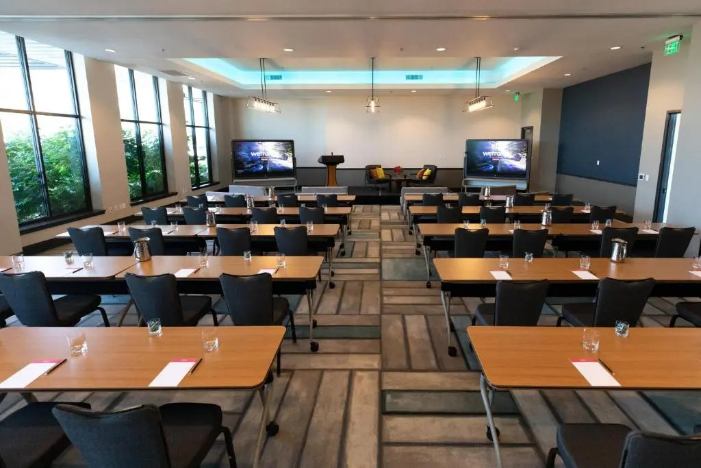 Hotel Indigo Seattle Everett Waterfront Place by IHG
