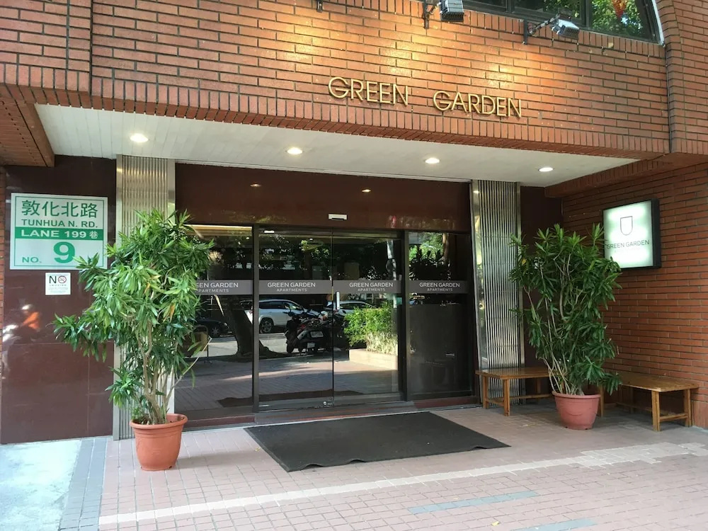Green Garden Apartments-A