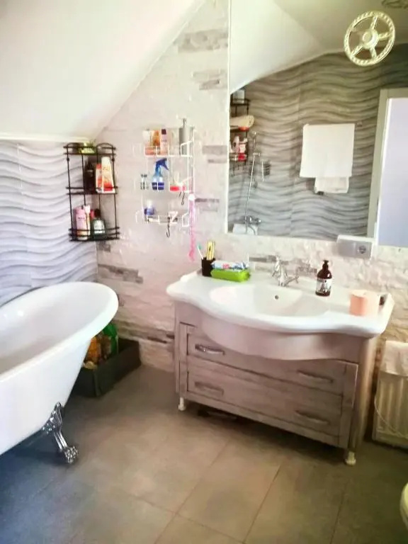 Stunning fully furnished vila luxurious neigbourhood 3 bedrooms