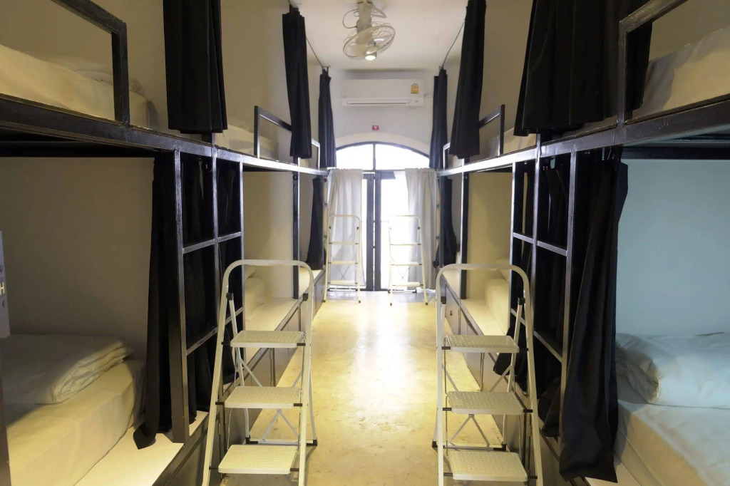 Seek Sleep Hostel