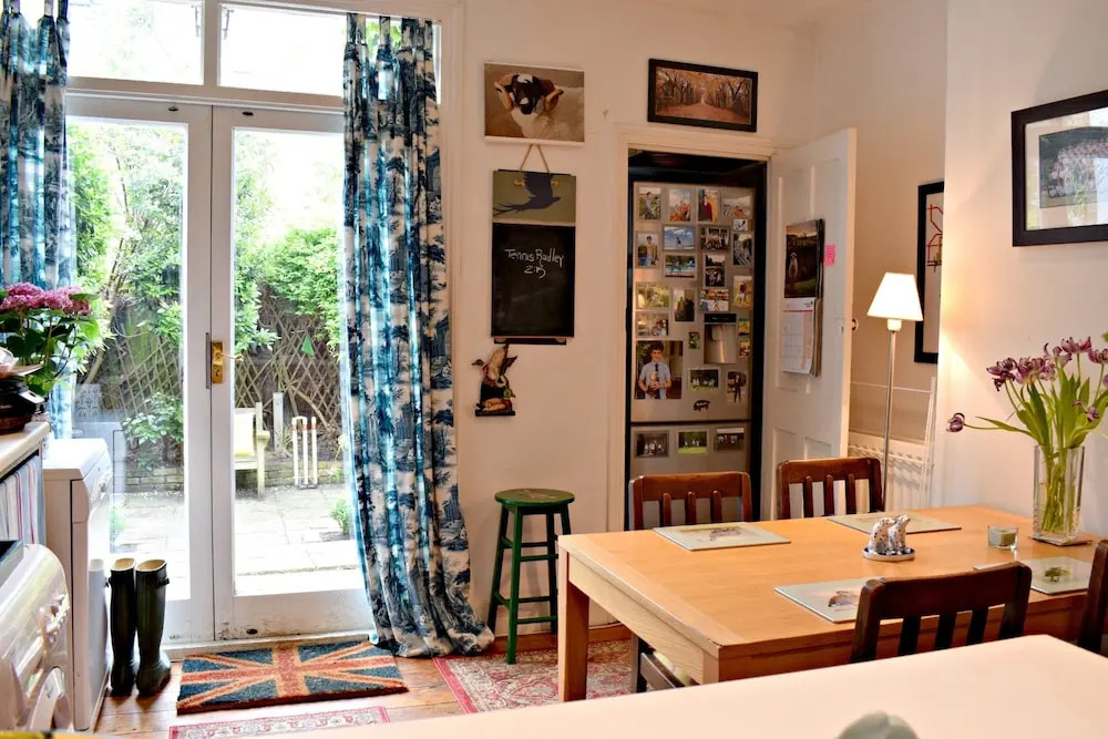 3 Bedroom Clapham Home With Patio