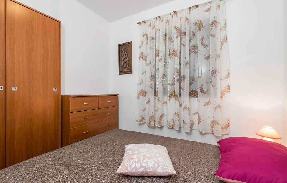 Stunning Home in Starigrad With 2 Bedrooms and Wifi