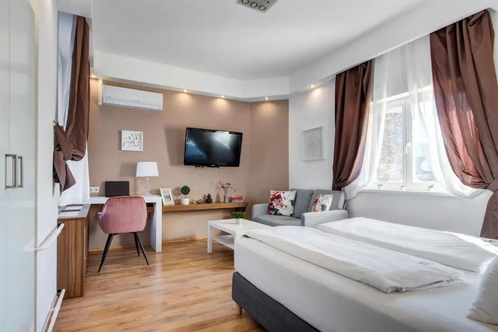 Premium Studio Szervita Square