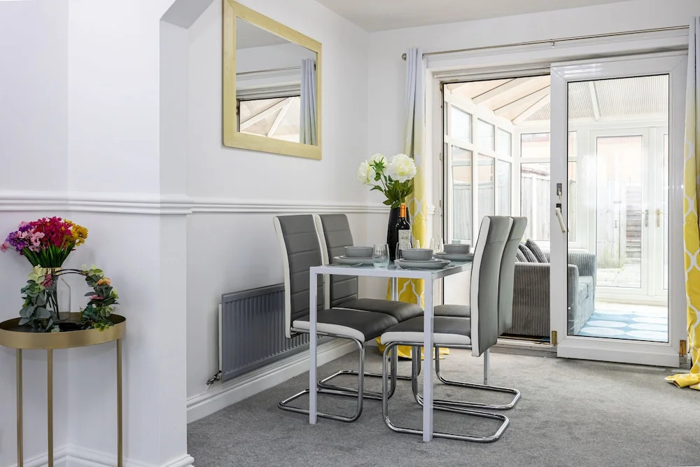 Captivating 3-bed House in Blackburn
