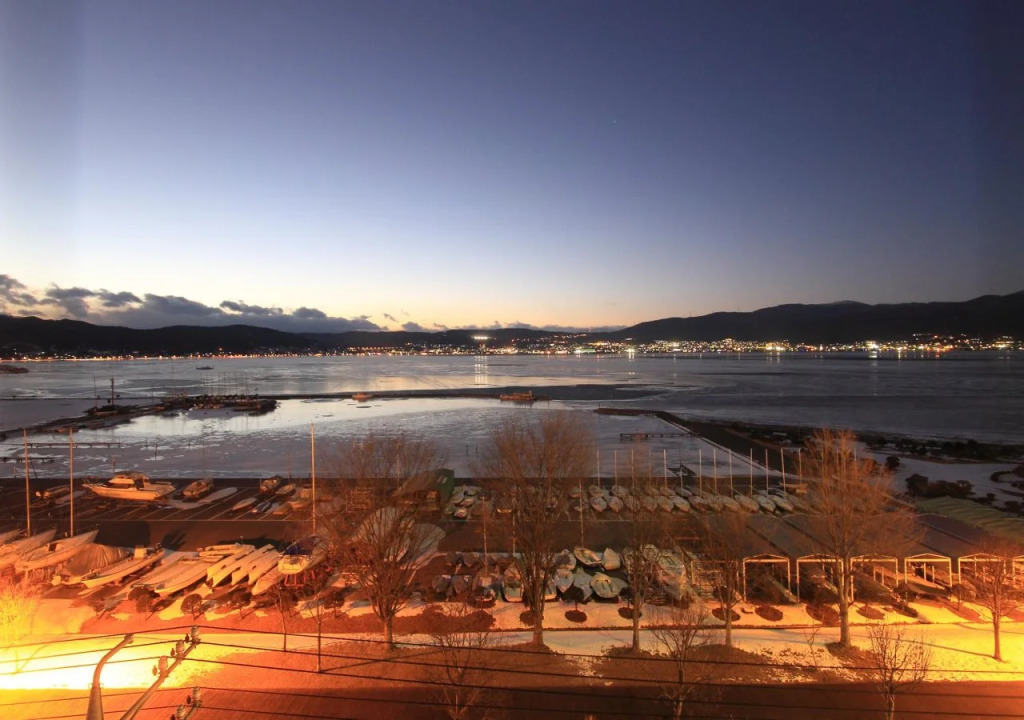 Suwa Lakeside Hotel