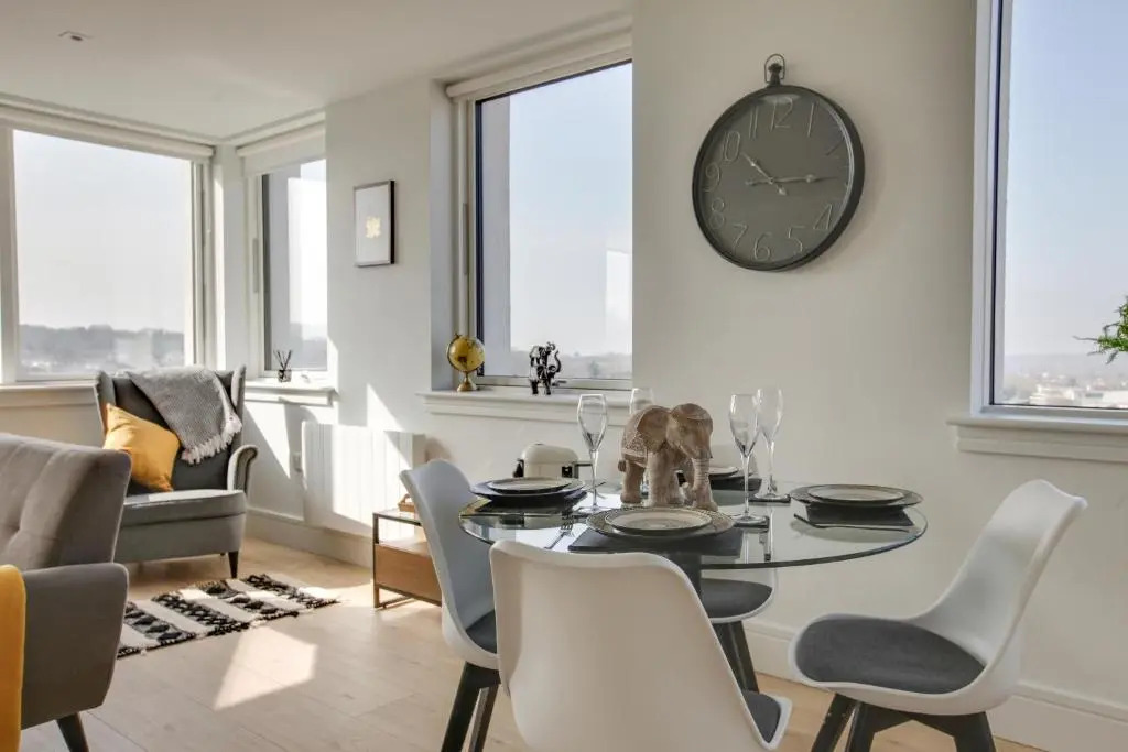 Kings Road Apartments