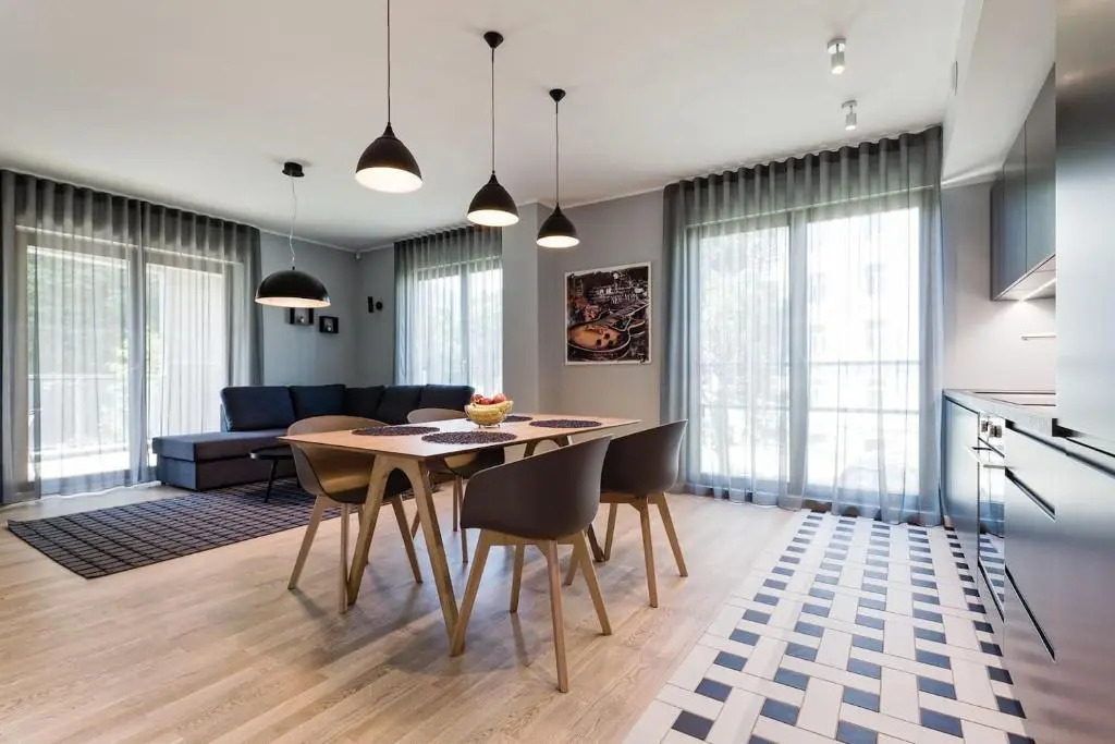 Central apartments, Quiet with Free Parking and AC