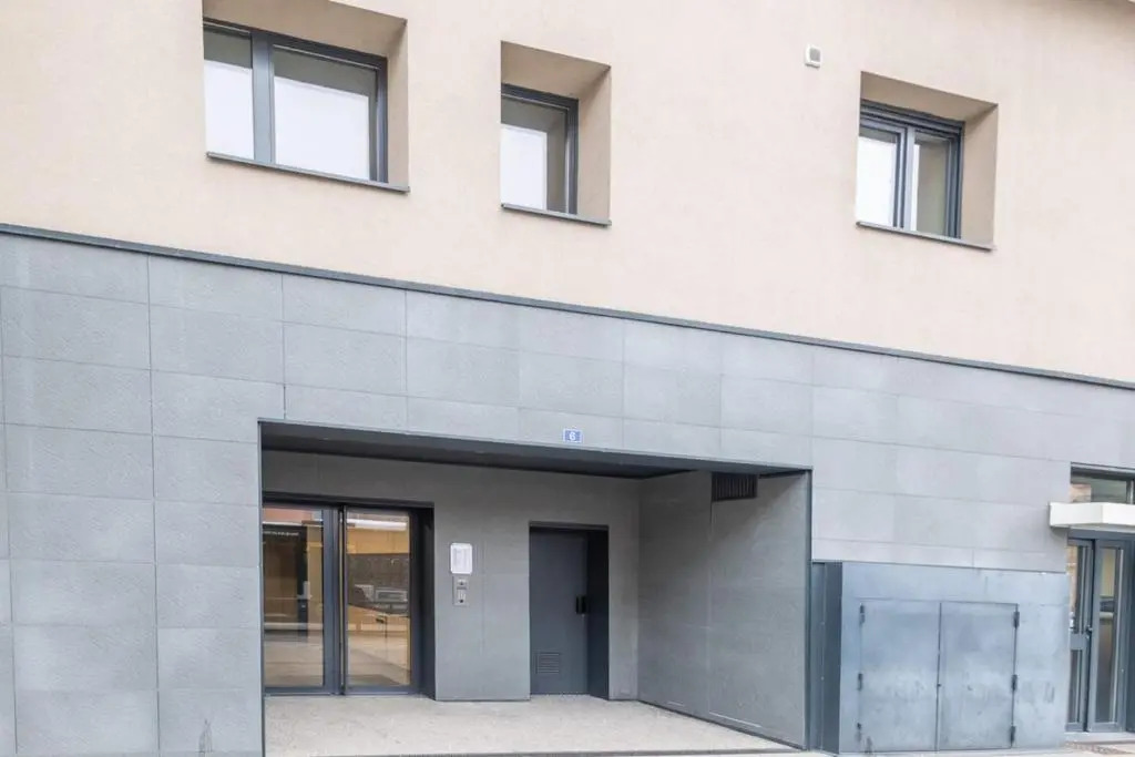 Apartment with balcony near downtown