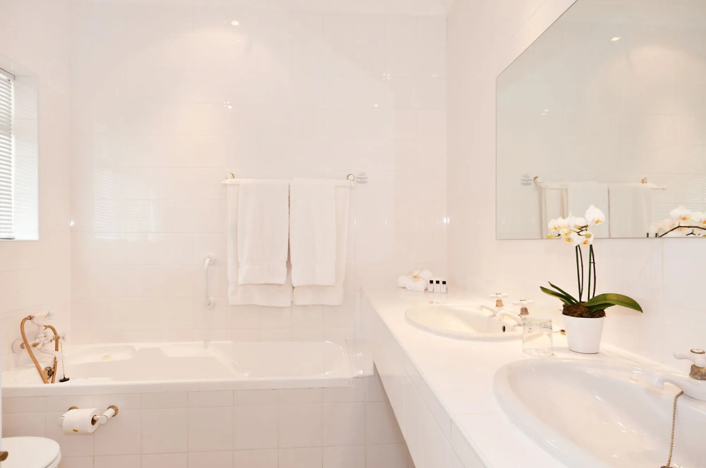 Redbourne Country Lodge- Lion Roars Hotels & Lodges