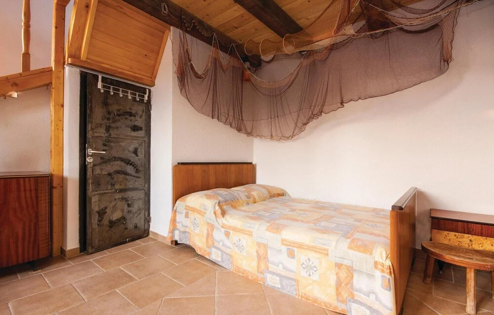 Awesome Home in Jezera With 1 Bedrooms