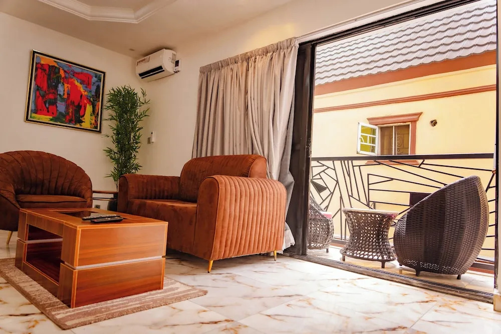 1-bed Flat - Lekki Phase 1 - Pool - Spa - Balcony