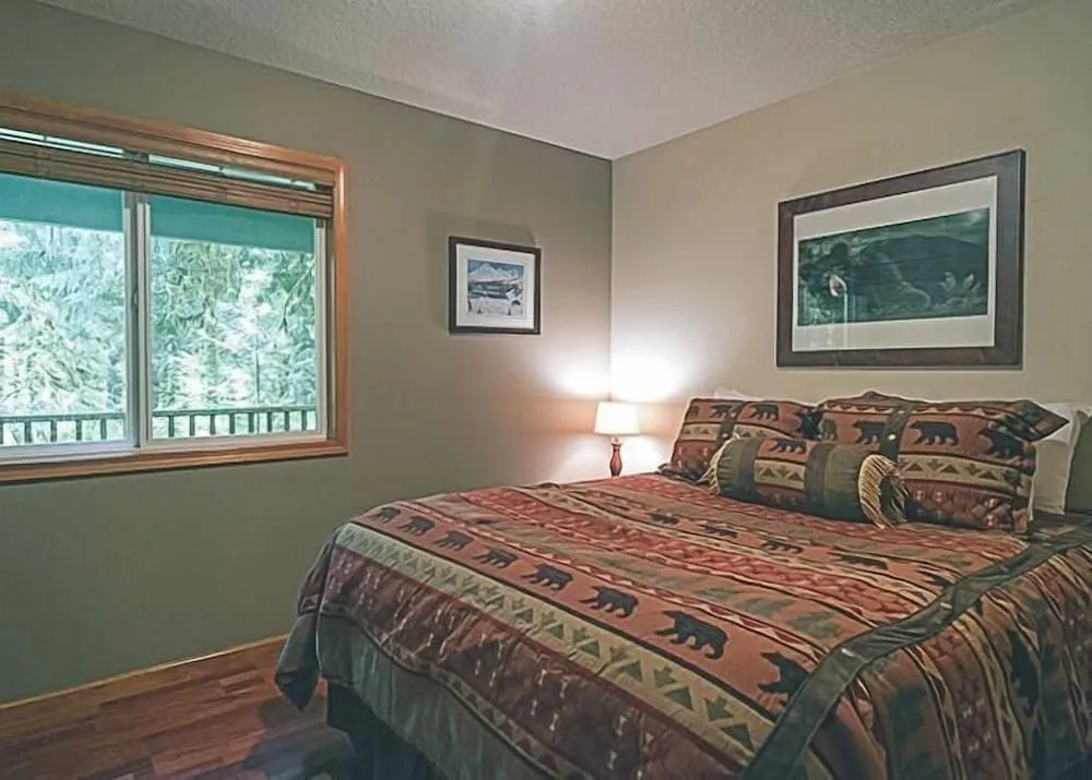 Cozy Bear Cabin