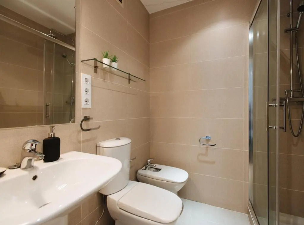 Bright and Familiar Apartment in Alameda