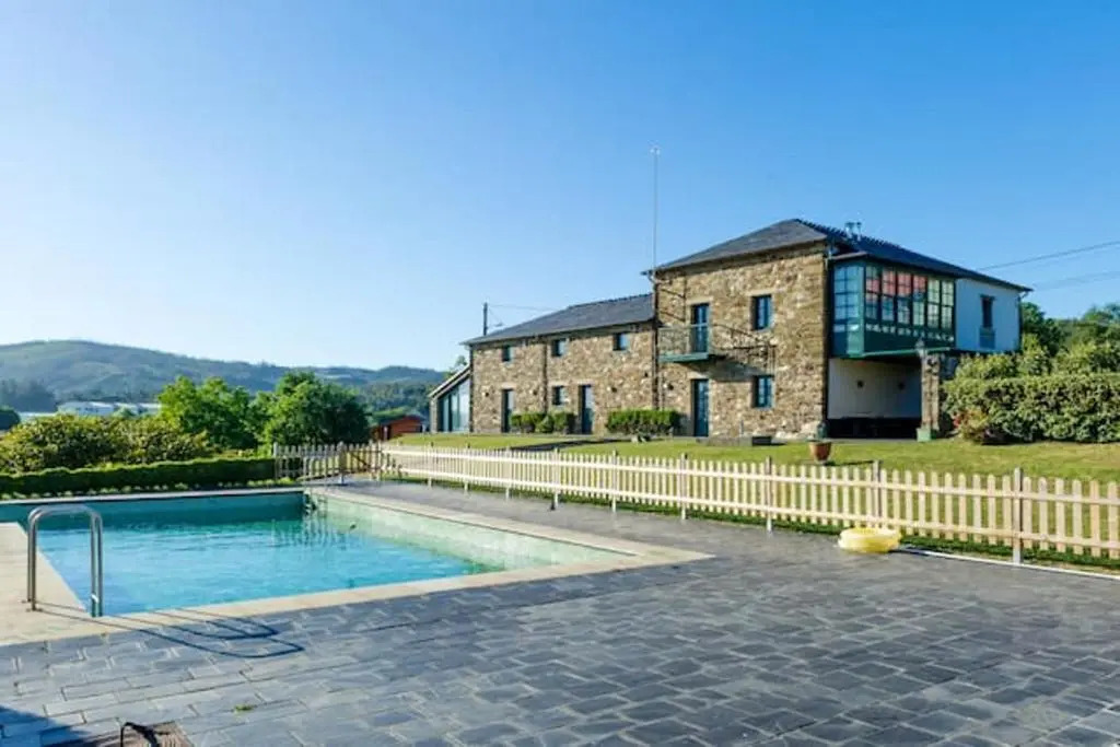 Villa With 9 Bedrooms in Outeiro San Sadurniño de Ferrol Terra, With Wonderful Mountain View, Private Pool, Terrace