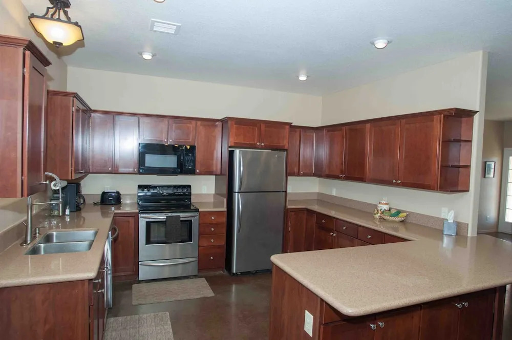 Horse Shoe Court Vacation Rental