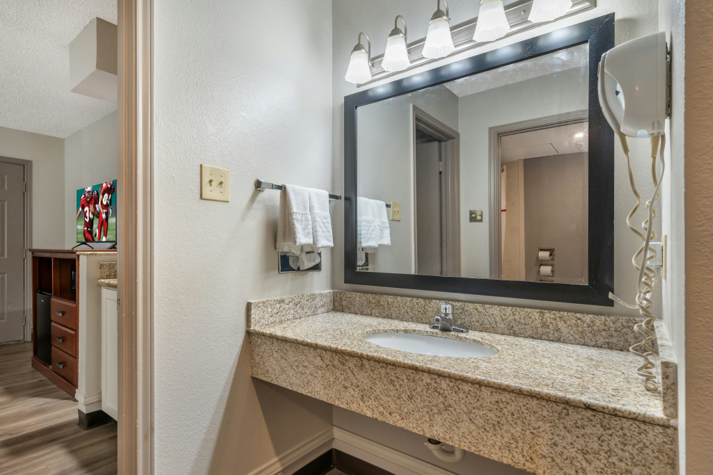 Red Roof Inn & Suites Sulphur Springs