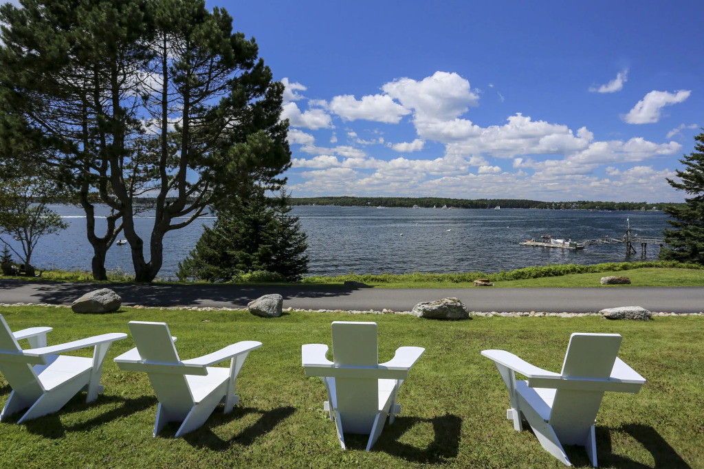 Spruce Point Inn Resort and Spa