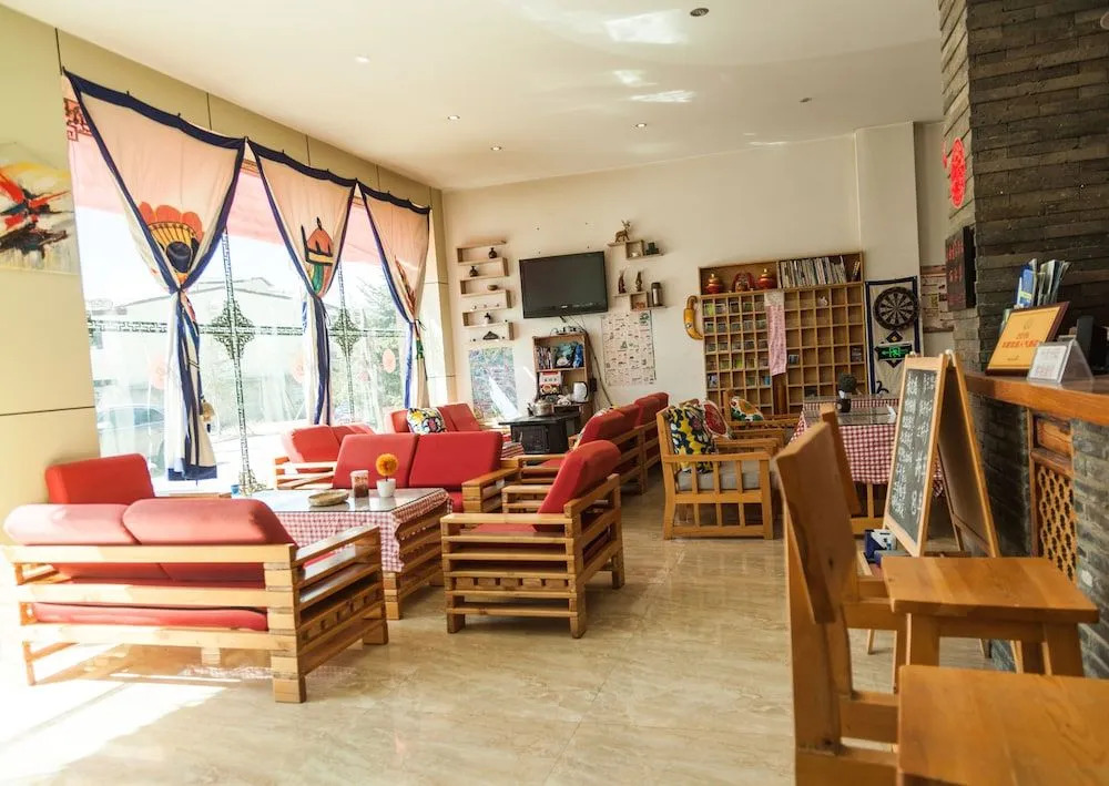 ShangriLa Free Life Youth Hostel