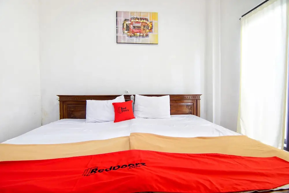 RedDoorz Plus near Ubung Terminal Denpasar