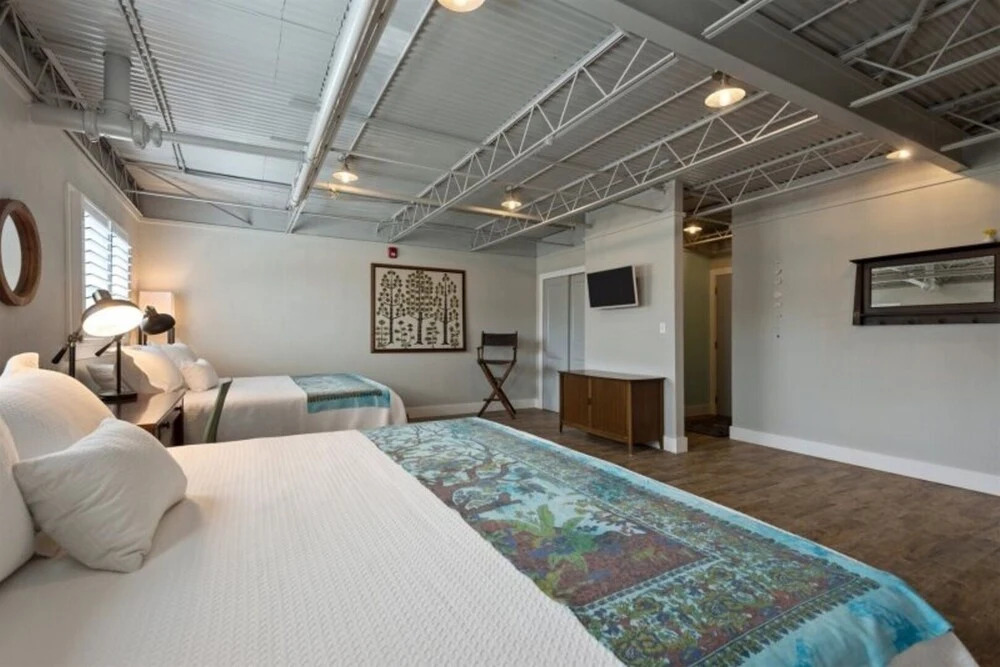 Ocean Jewel 1- Beautifully Renovated Loft Close to Beach and Shops