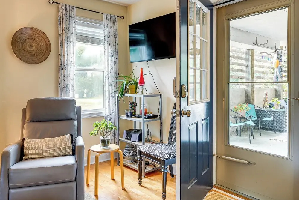 Nags Head Apt With Patio - 1/2 Mile Walk to Beach!