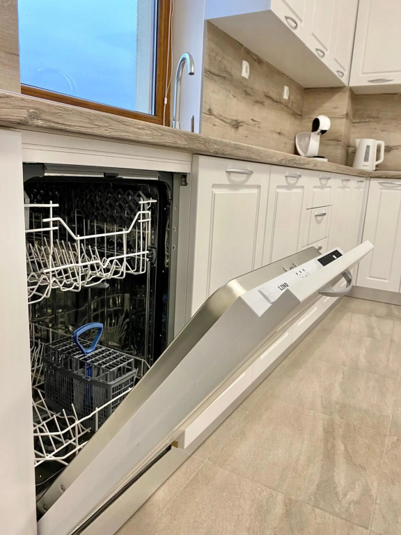Spacious & Cozy 2 bed Apartment with Work Space & Fast Wi-fi