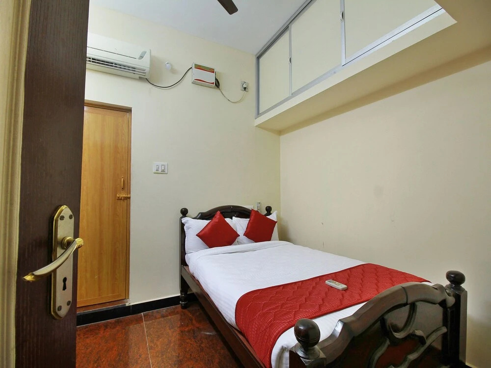 OYO 11862 Home Cozy 2BHK ECR Cuddalore Road