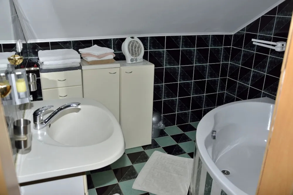 Apartmaji bungalovi i sotorisce Silva