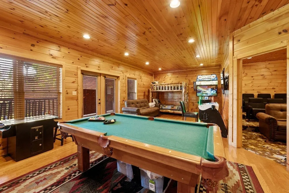 Gatlinburg Mountain Lodge 5 Bedroom Cabin