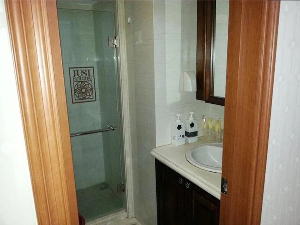 Yingxiang Hotel(大连星海映像酒店式公寓（星海广场地铁口店）)