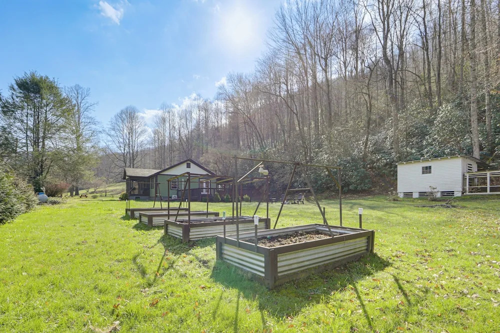 Quaint Mountain Charm! Robbinsville Hideaway