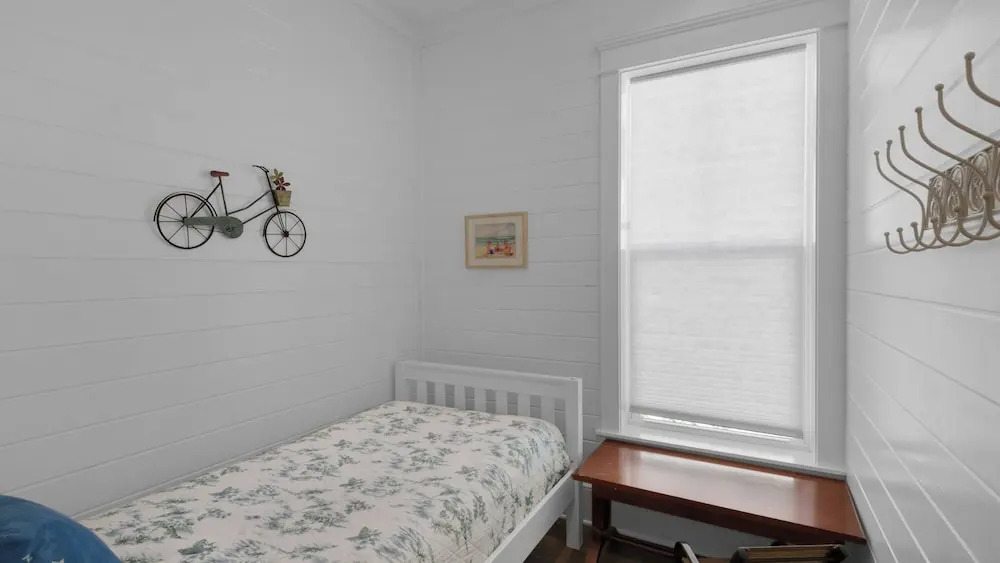 Modern Prominence Home ~ Game Room, 4 Bikes, Sleeps 13, Pet Friendly!
