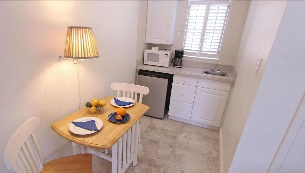 Beachouse Inn & Suites