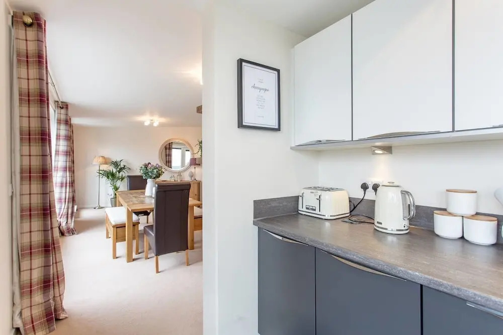 Luxury Penthouse Secc/hydro W/balcony & Parking