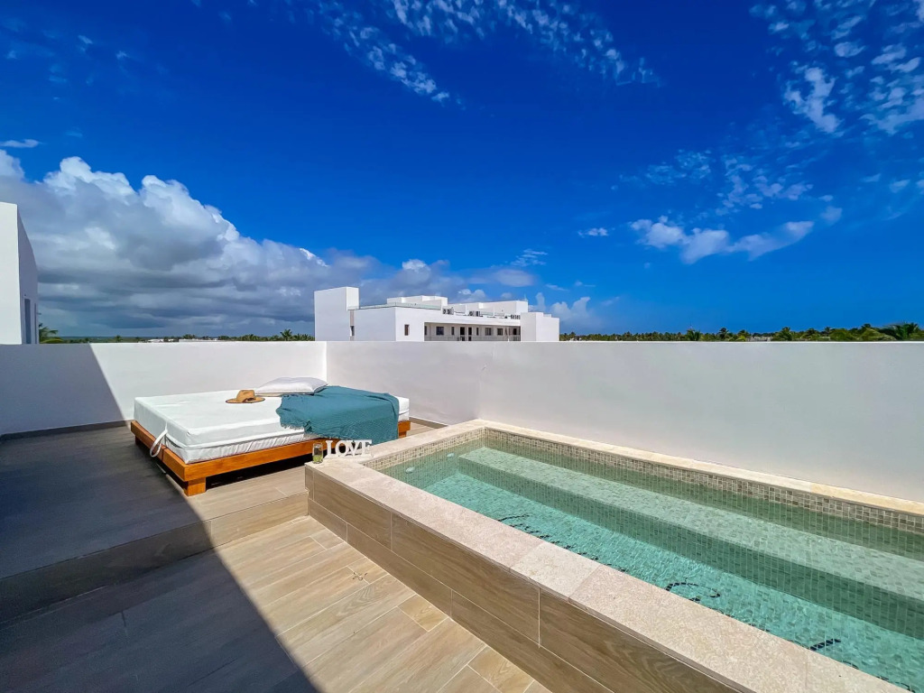 Gorgeous private roof with private picuzzi. A401
