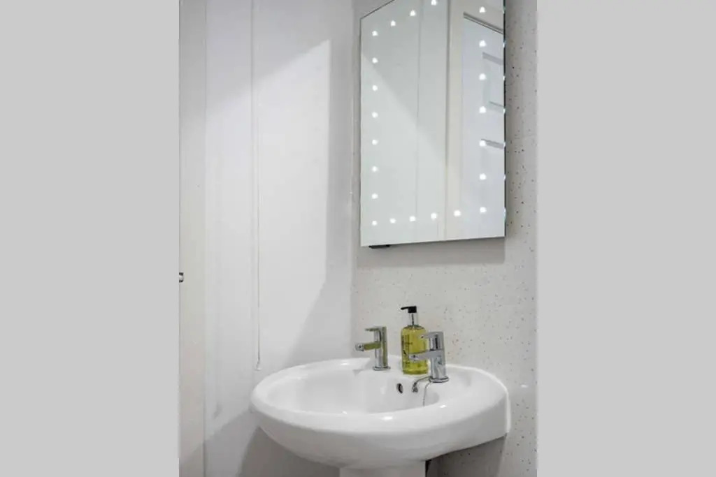 ☆ Quiet Ground Floor Apartment Near University ☆