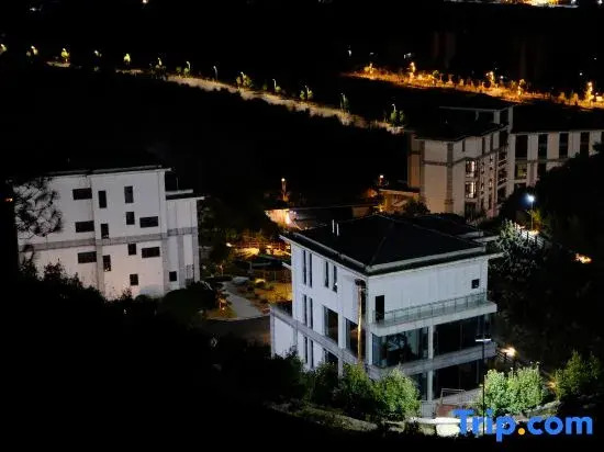 Yinquanju Hotel (Qianguqing)