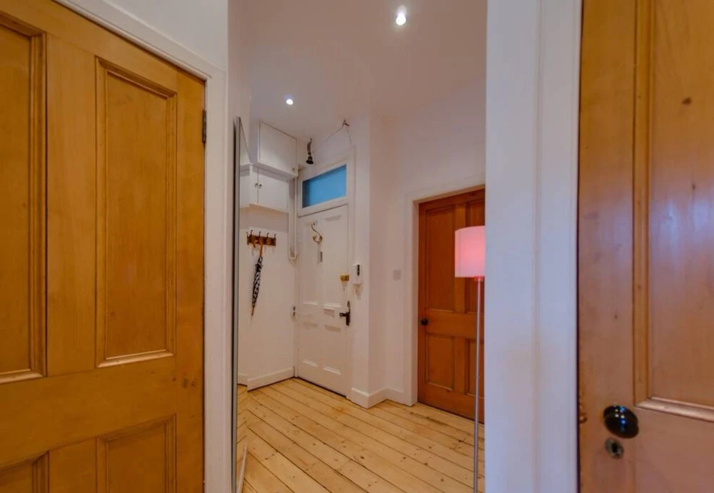 2 Bedroom Apartment With Cinema Screen Sleeps 5