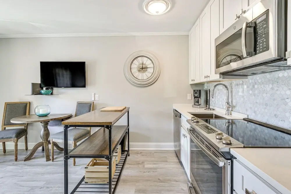 HHI Beach Cozy Condo Pool, Gym and Tennis