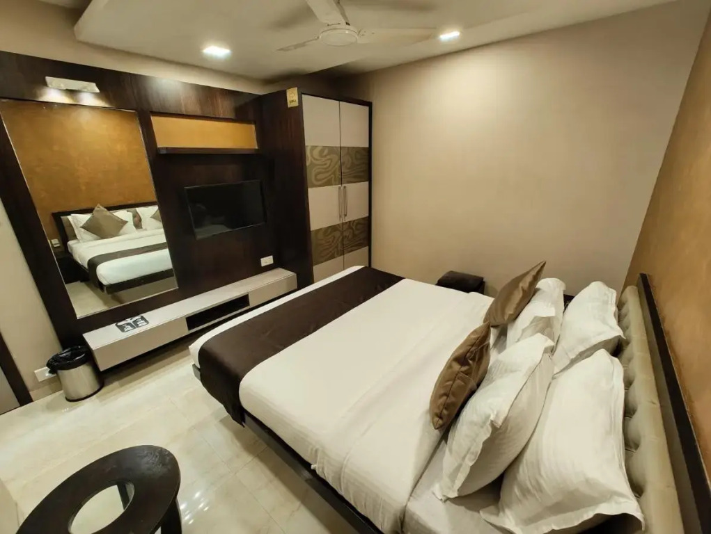 The Majlis Hotel - Near Taj Hotel Colaba
