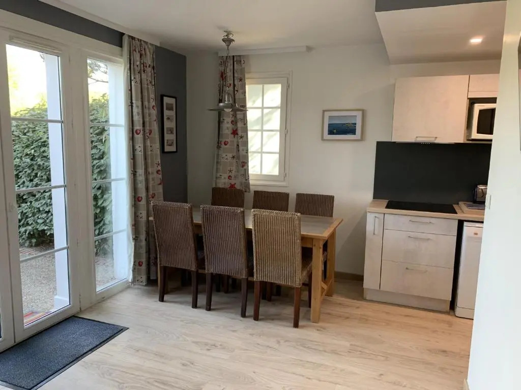 Maison Familiale avec Terrasse, 2 Chambres, Accès Plage et Golf - Animaux Bienvenus - FR-1-482-57