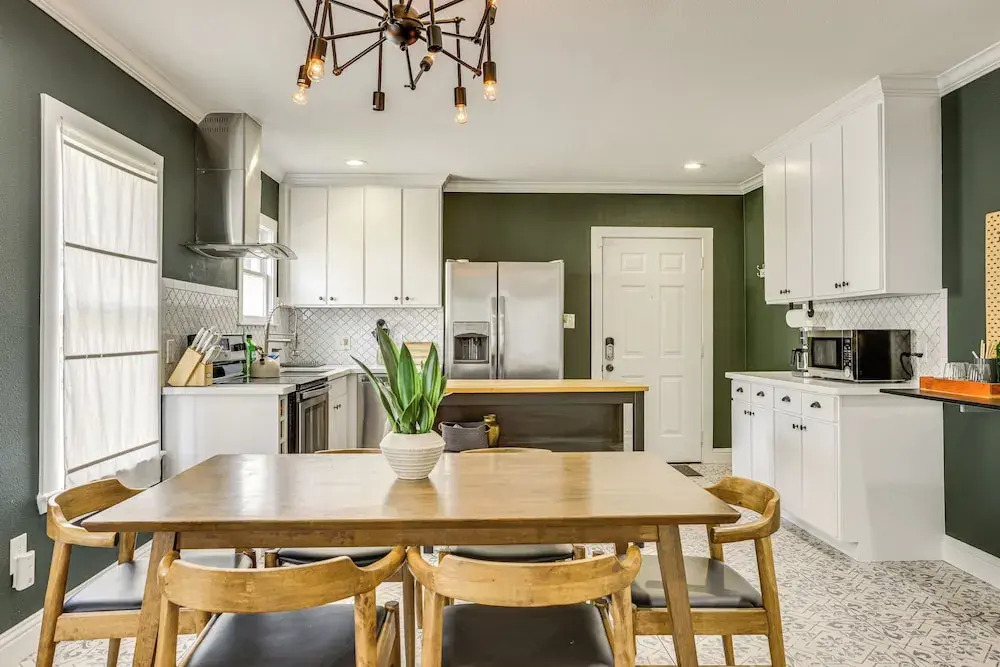 Condo 2 Mi to Houston Zoo & Museum District!