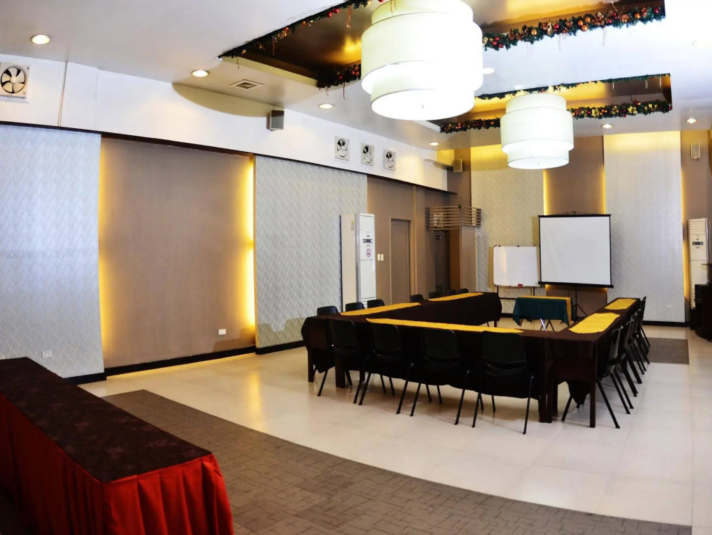 Hotel 878
