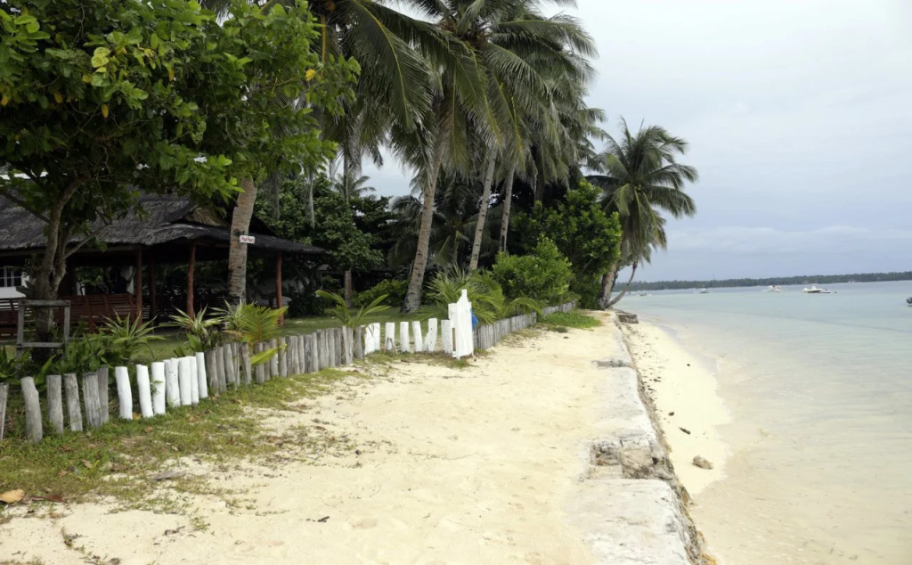 YAMA APARTMENTS - Private Beachfront